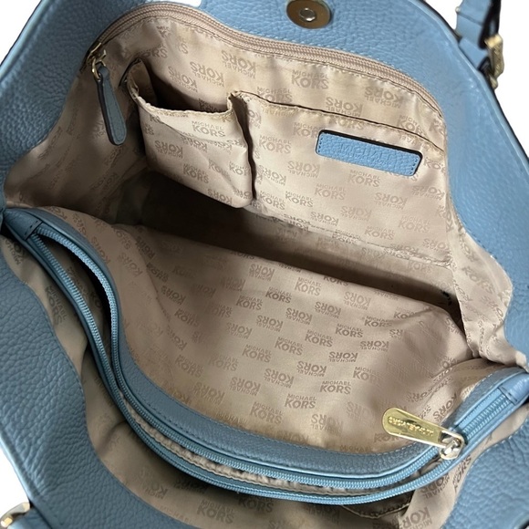 MICHAEL KORS HARPER LARGE EAST WEST LEATHER TOTE—minor flaw on strap - Picture 5 of 7